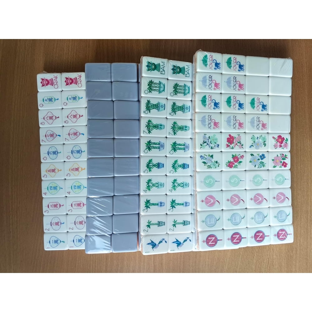 American Mahjong Set Light Purple Layered Design for Family Game Nights 160 Piece Pearlescent Acrylic Set with Storage Bag